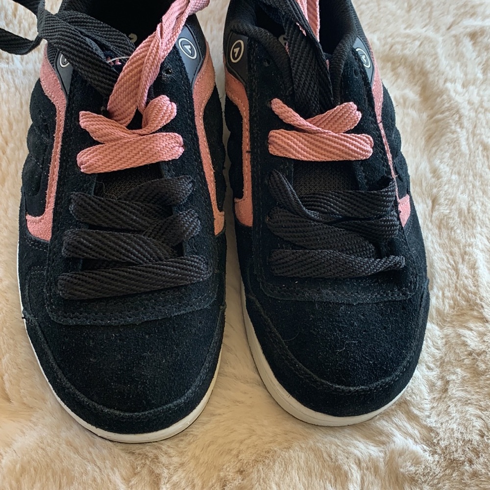 NWOT. Airwalk sneakers